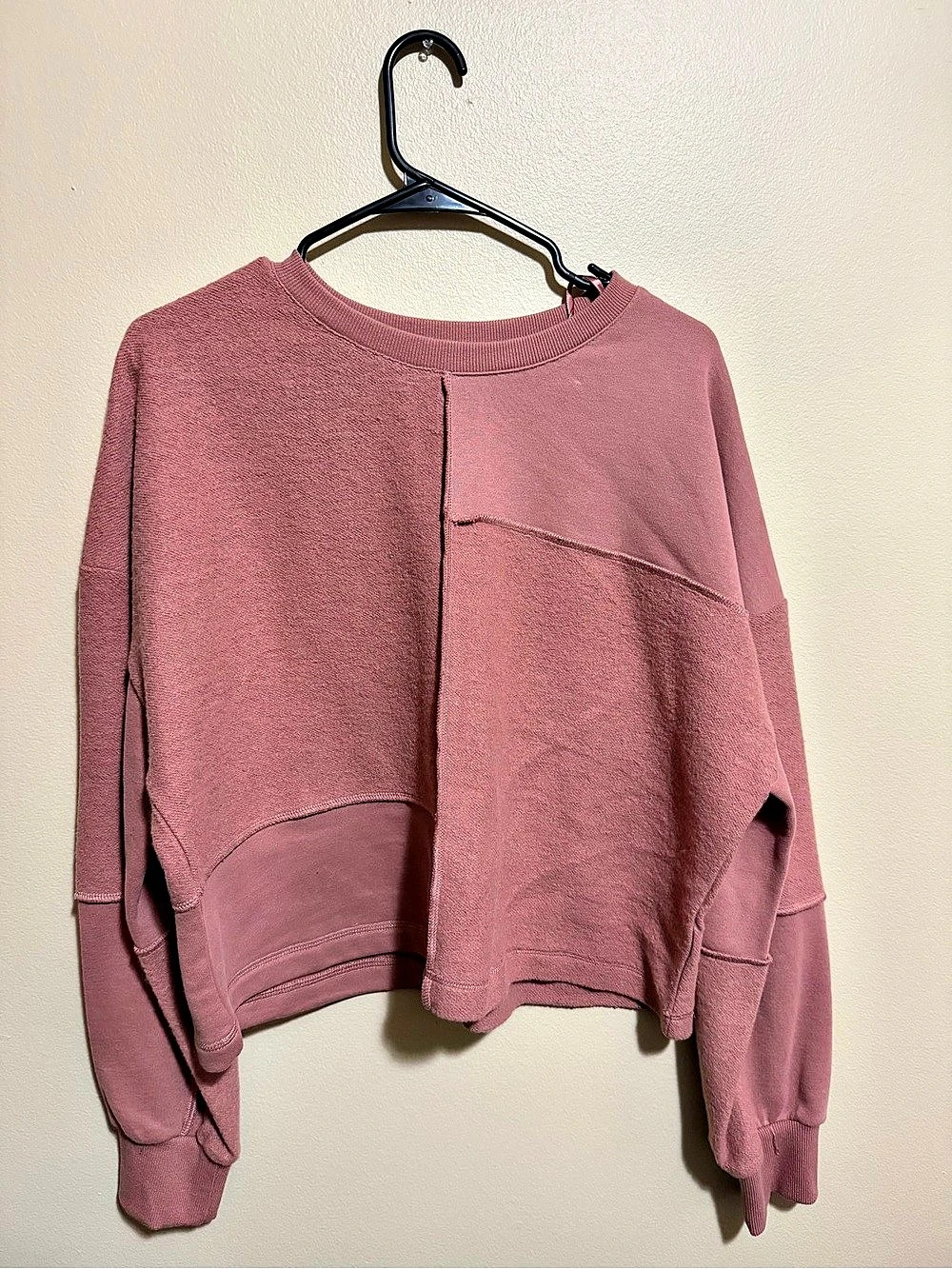 New In Mineral Washed Sweatshirt With Exposed Seam.
